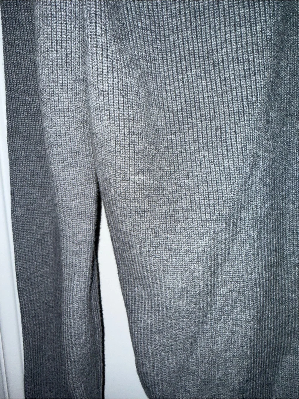 Banana Republic Men's Heather Gray Crewneck Sweater
